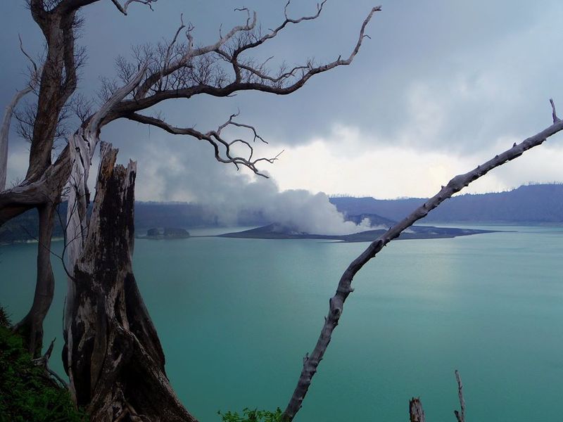 The Snow Falls Quietly and Gently