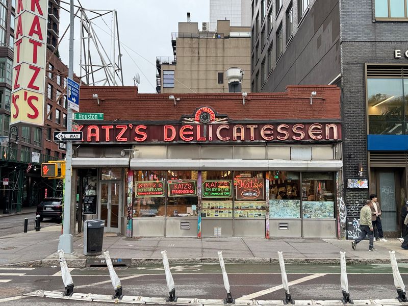 Katz’s Delicatessen – When Harry Met Sally, New York City