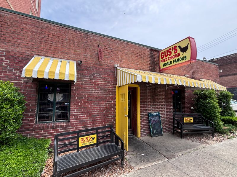 Gus's World Famous Fried Chicken (Memphis)