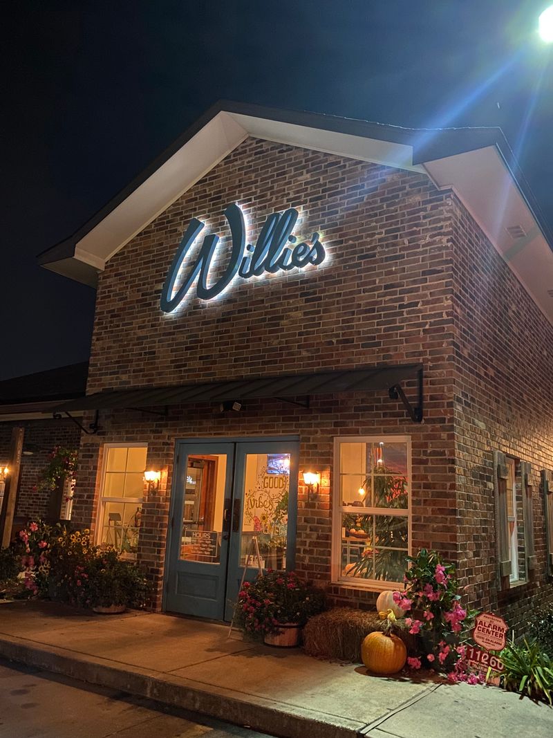 Willie's Restaurant and Bar