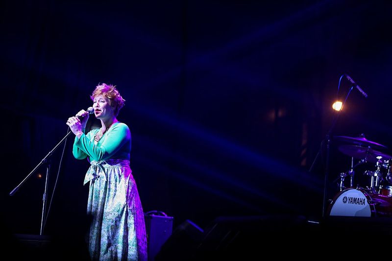 Sixpence None the Richer — “Kiss Me” (1998)