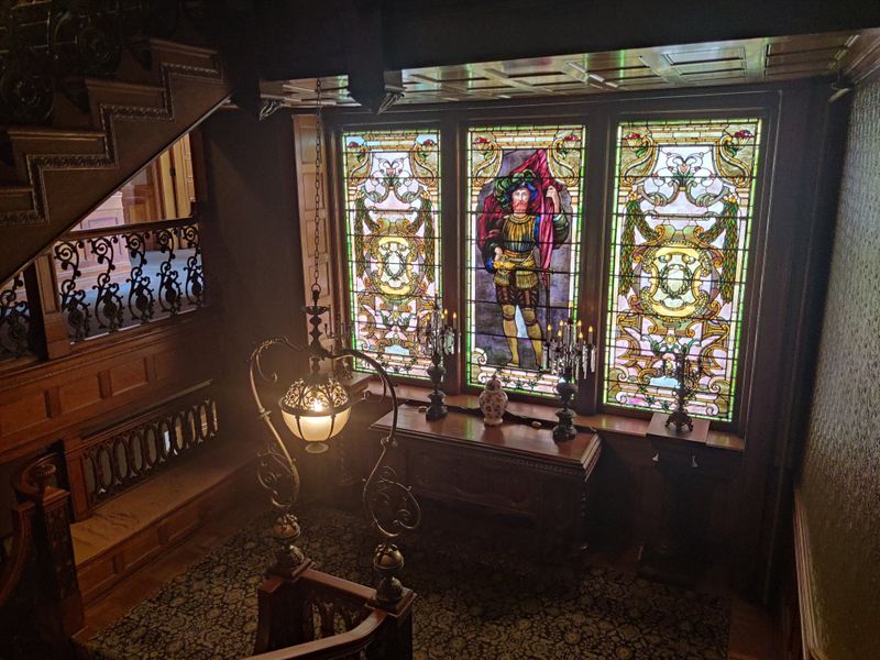 Exploring Rooms Between Courses