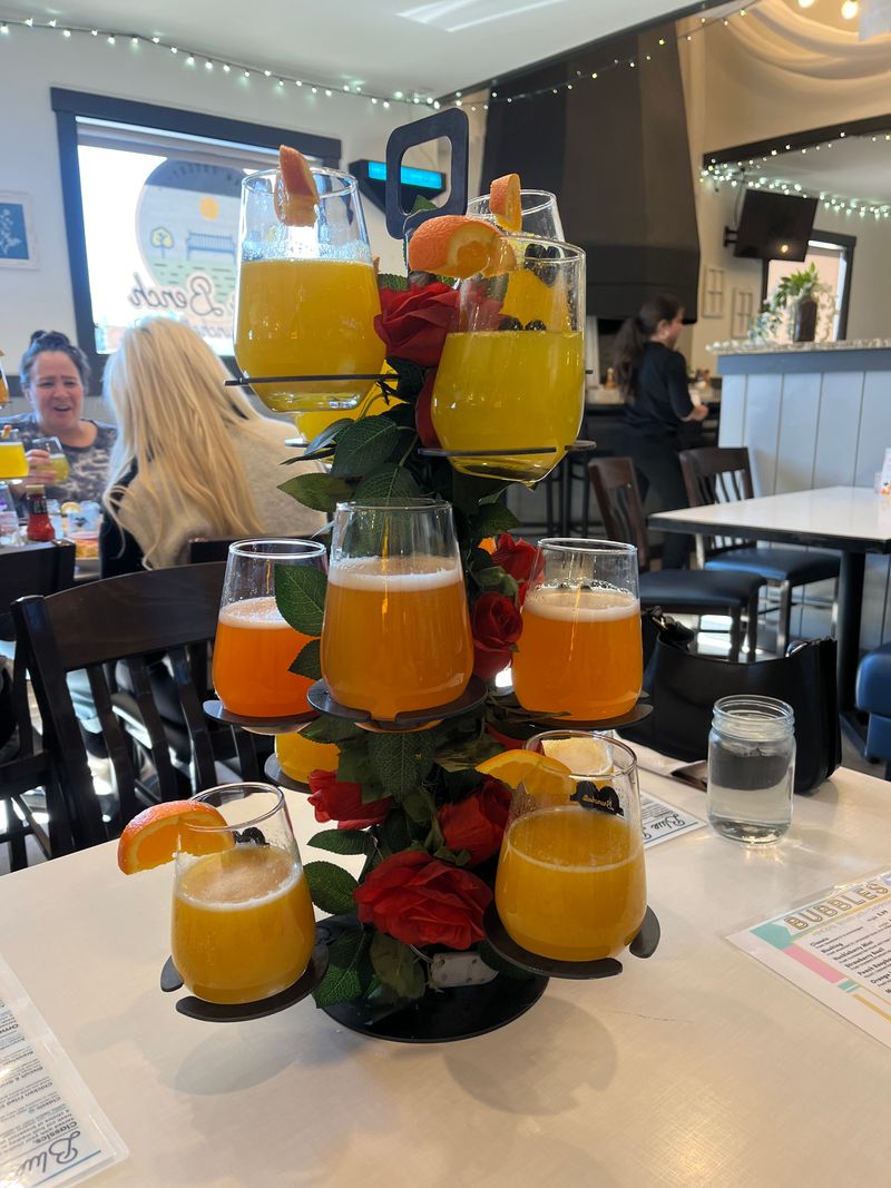 Service, hospitality, and big groups