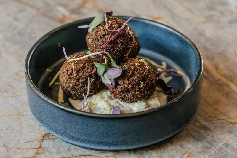 Garlic Hummus With Warm Pita