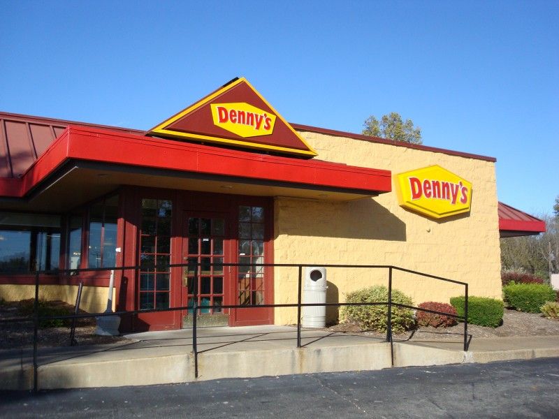 Denny's (St. Louis)