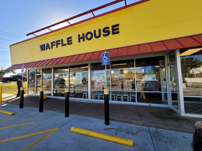 Waffle House (St. Louis)