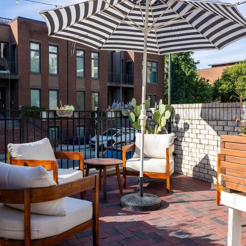 Reservations, Hours, and Timing Tips