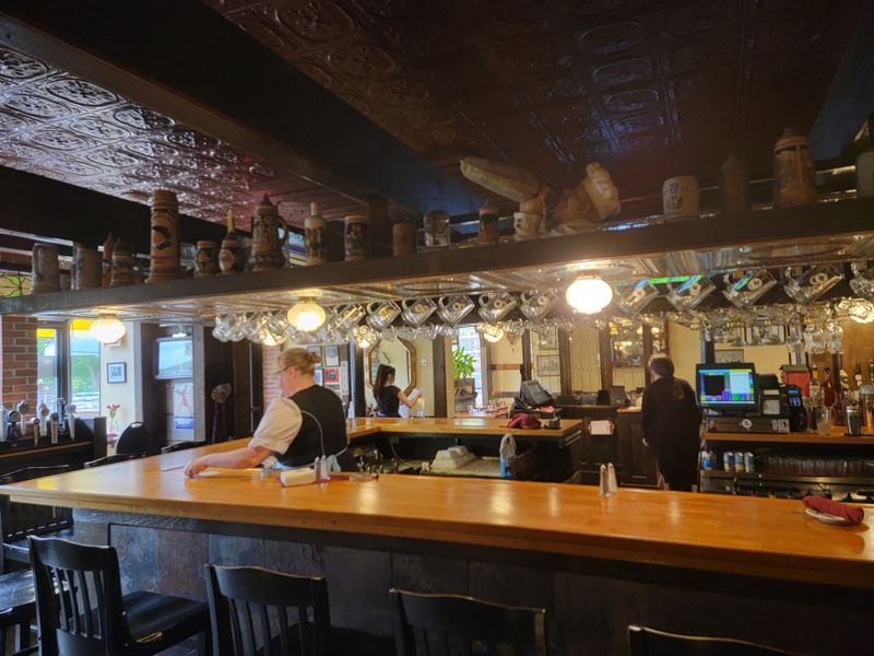 Atmosphere: Rustic And Lively