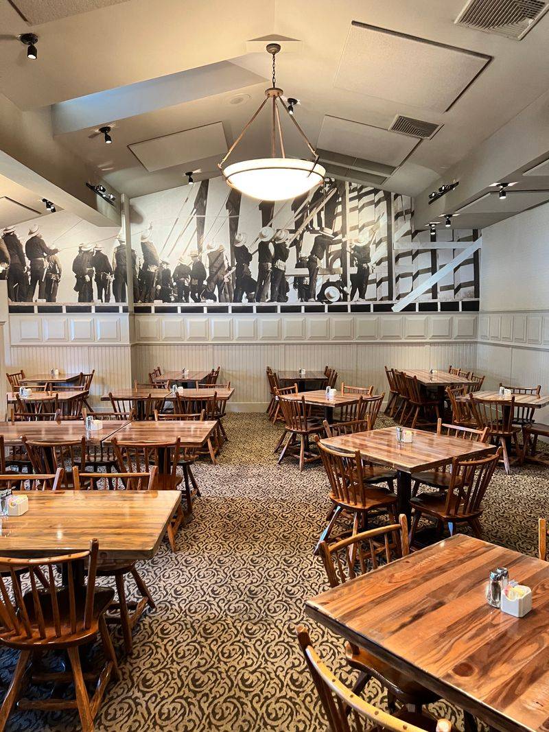 Family-Friendly Dining and Groups