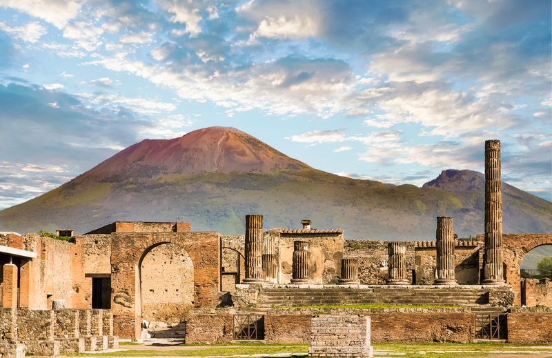 Pompeii & Mount Vesuvius — Time-Frozen History