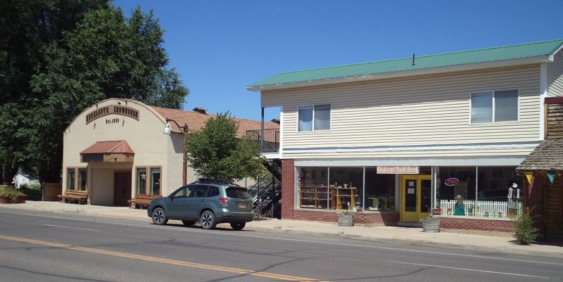 Dining And Pie On Main Street