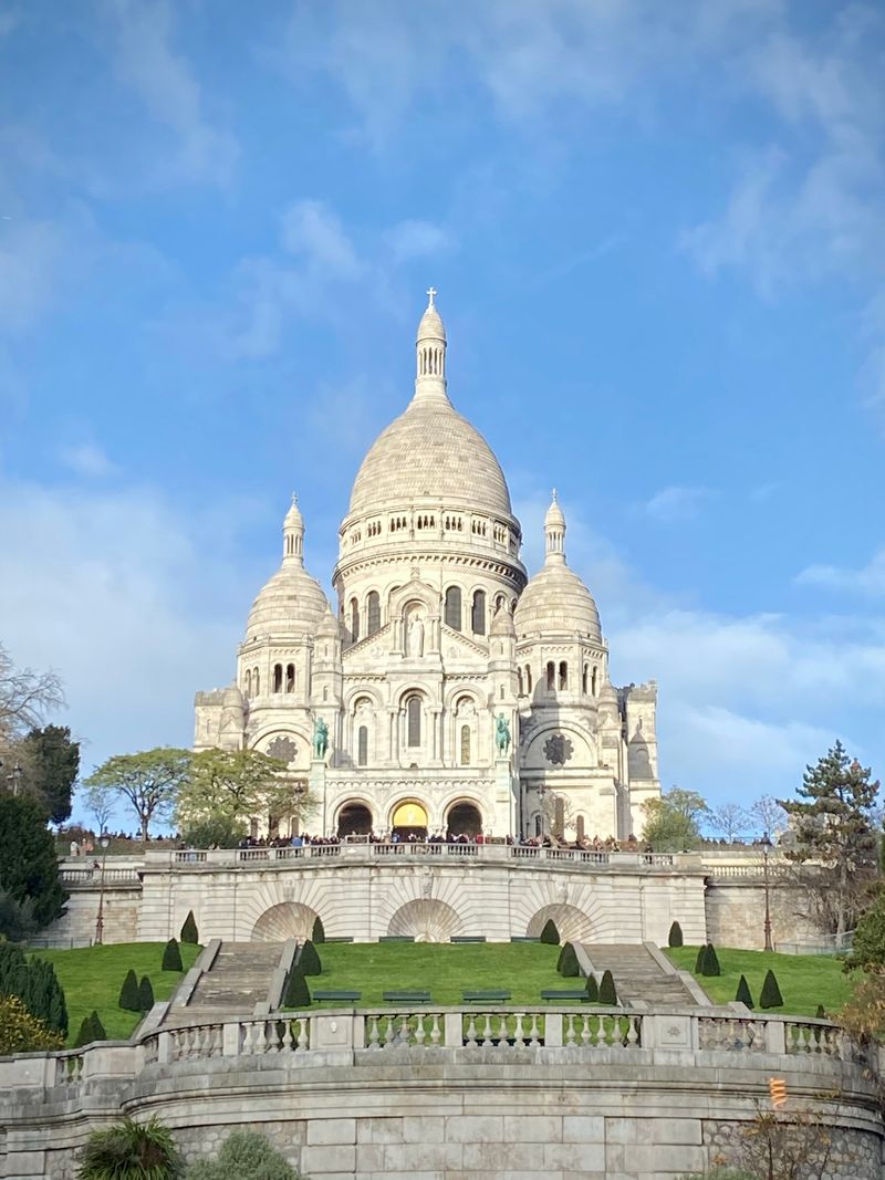 Walk Montmartre and pop into Sacré-Cœur