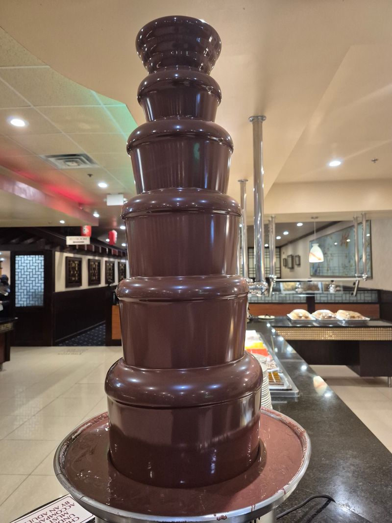 Dessert Bar And Chocolate Fountain