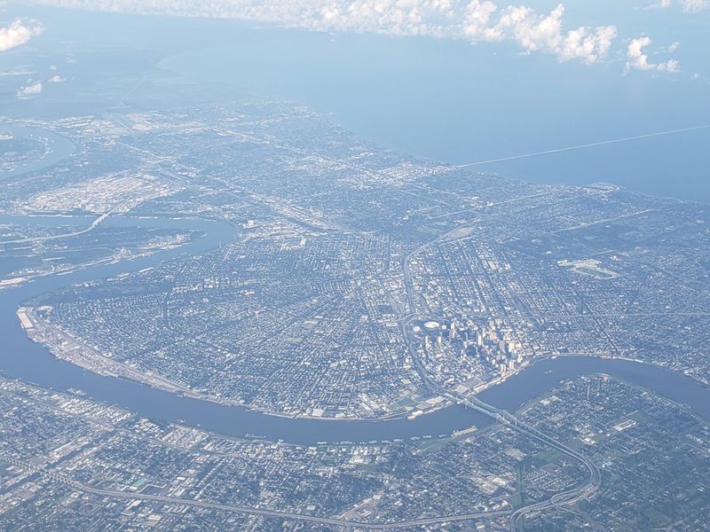 Lake Pontchartrain Cswy Location and Essentials