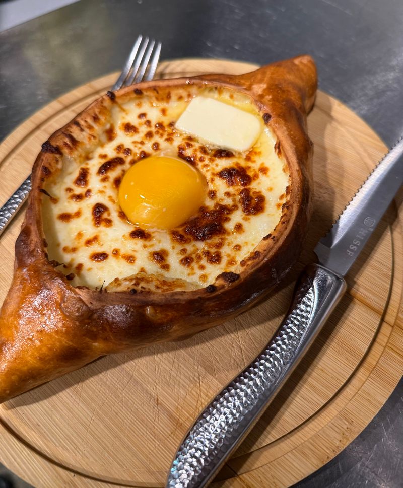 Khachapuri Adjaruli: The Cheese Boat Dream