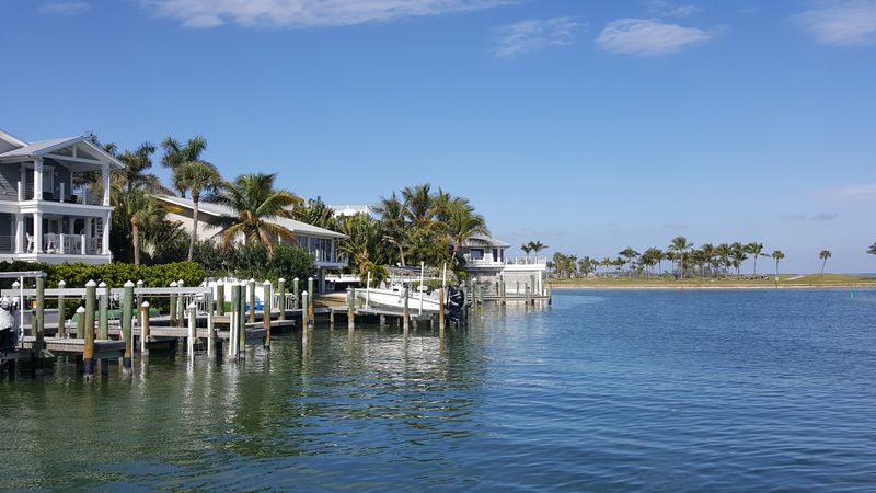 Boca Grande Marina & Waterfront Strolls – Watch boats, enjoy Gulf views, or dine by the water.