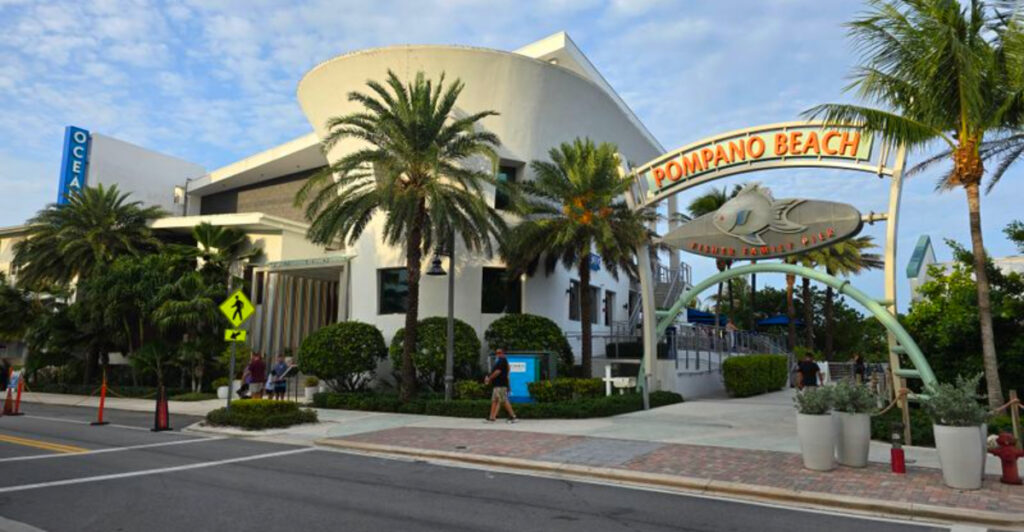 Florida Eatery Offering American Comfort Food With a Breezy Beach Setting
