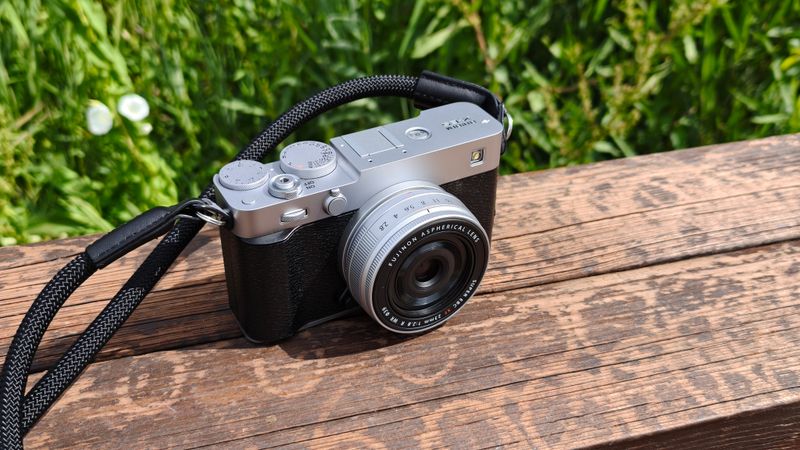 Fujifilm X-E5 — Stylish Everyday Mirrorless