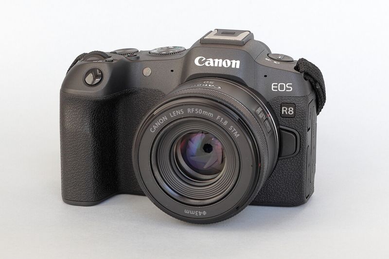 Canon EOS R8