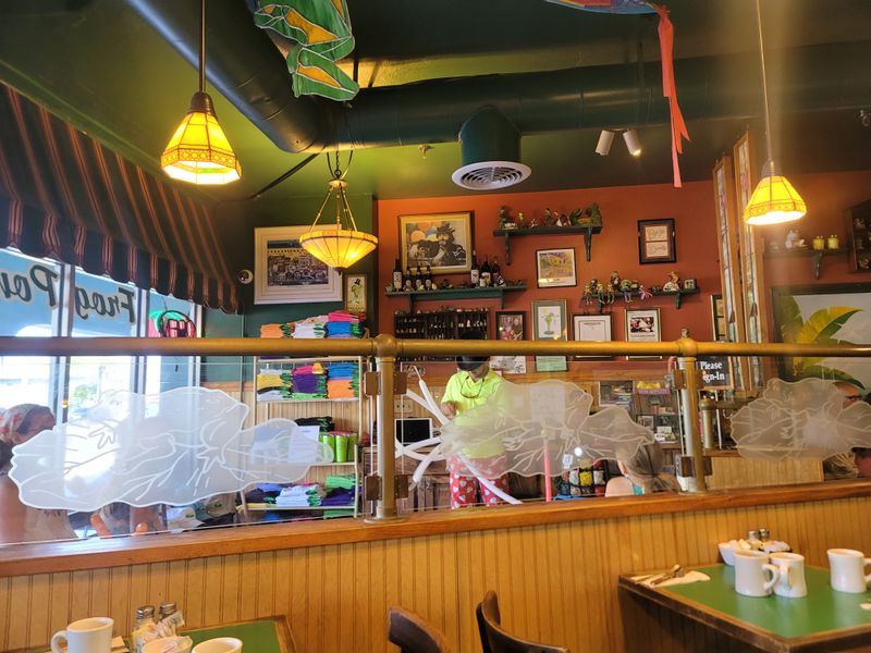 Sunny Service and Friendly Vibes