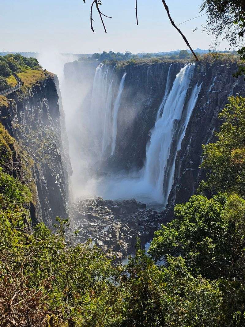 Mosi-oa-Tunya / Victoria Falls (Zimbabwe side)