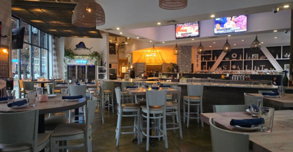 Indiana Local Hotspot Where Seafood and Downtown Energy Come Together
