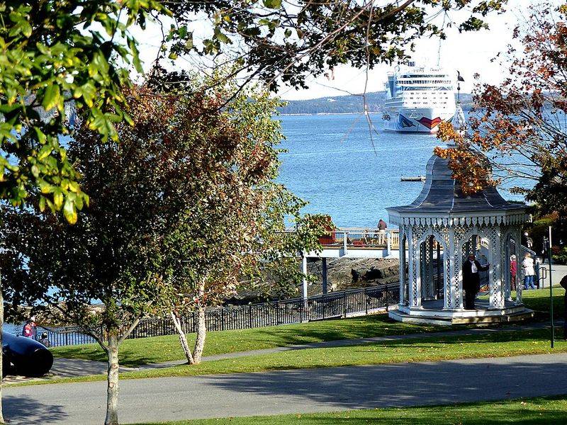 Bar Harbor, Maine, USA — Gateway to Acadia Adventures