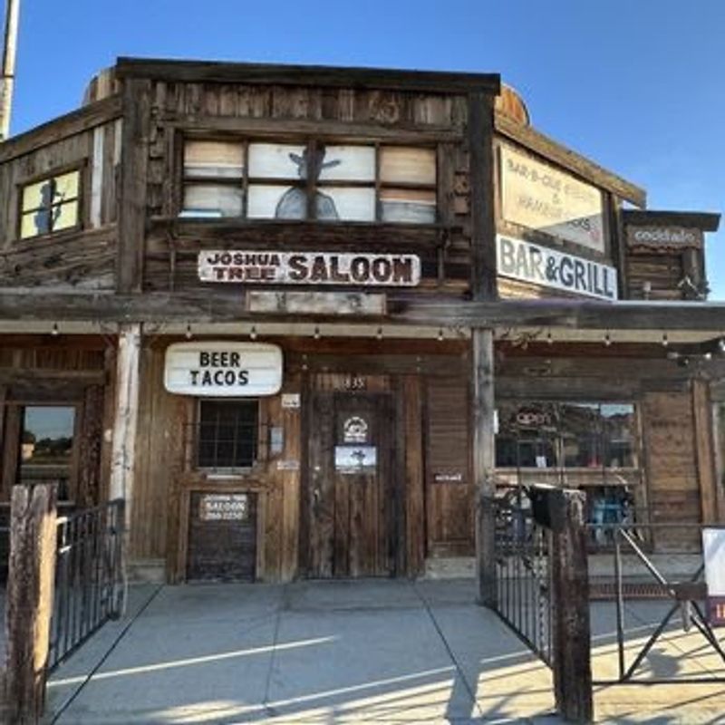 Joshua Tree Saloon (open every day)