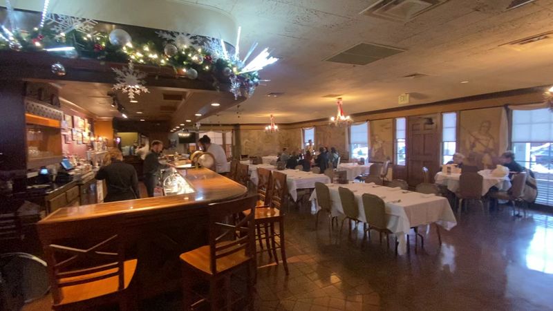 Weeknight vs. Weekend: Timing Your Visit