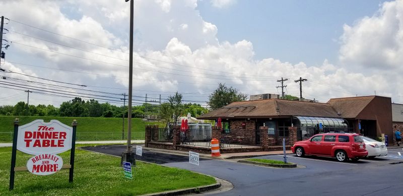 The Dinner Table – Shelbyville Classic Comfort Buffet