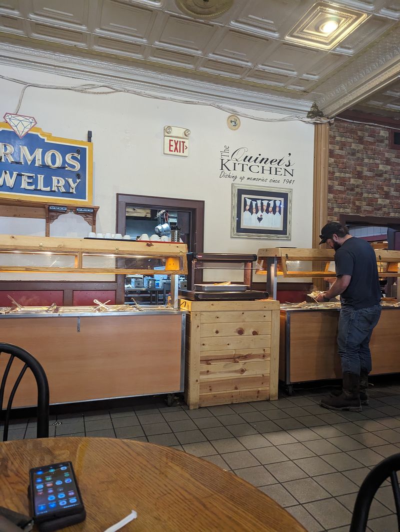 Quinet's Restaurant — New Martinsville, WV