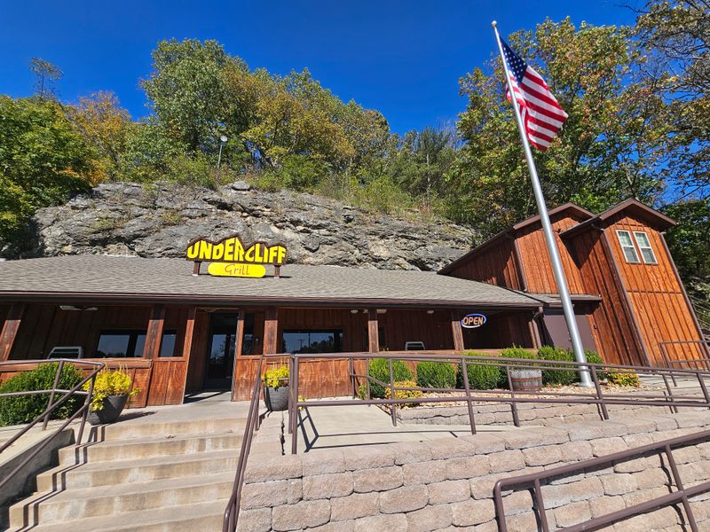 Undercliff Grill & Bar – Tipton