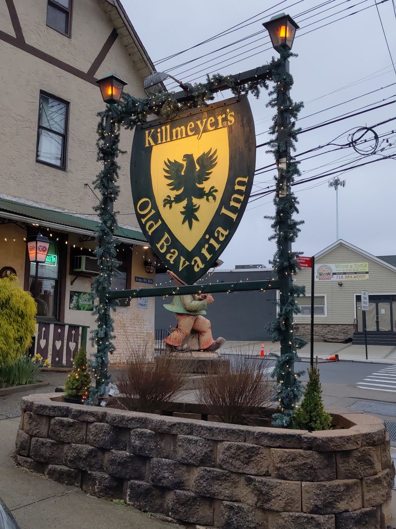 Practical Details: Hours, Parking, Accessibility