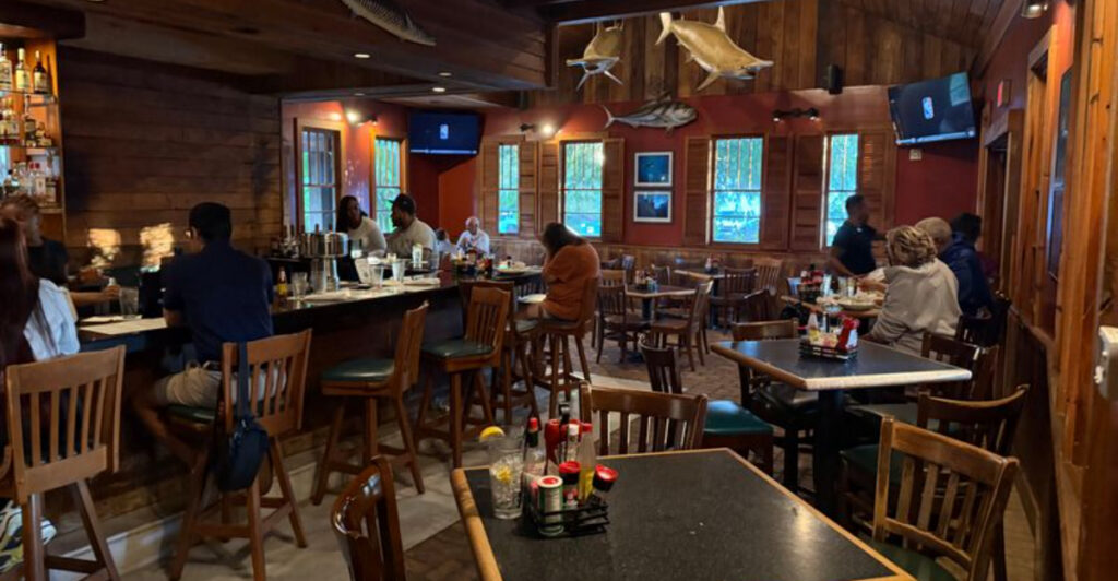 Louisiana Locals Keep Coming Back to This Baton Rouge Seafood Institution