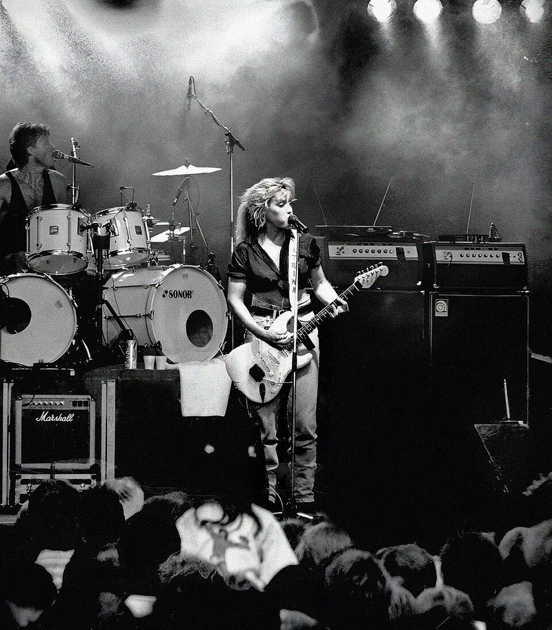 Walking on Sunshine - Katrina and the Waves (1985)