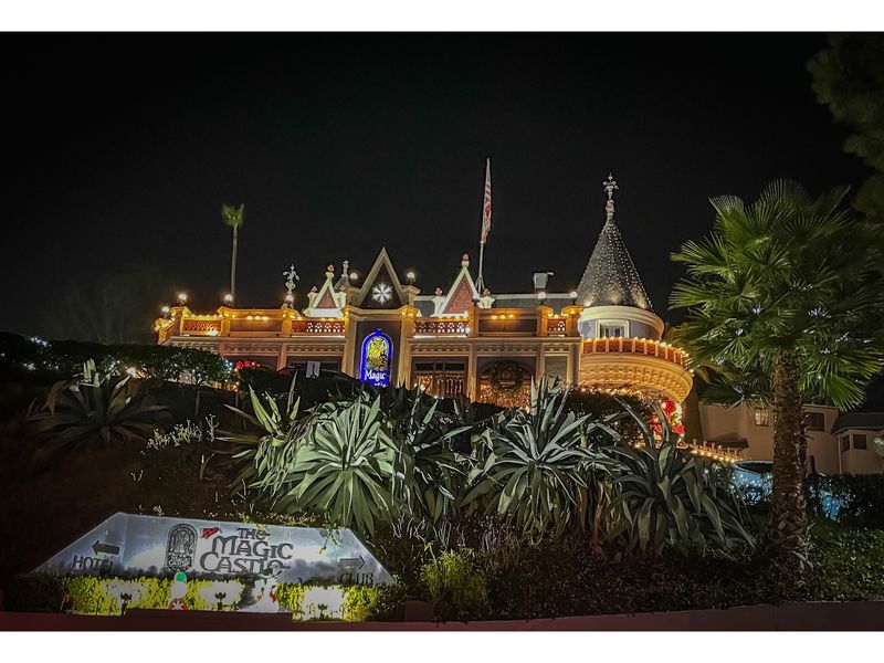 Old Hollywood Atmosphere