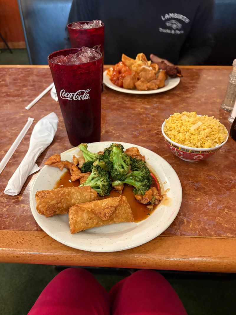 Lucky Buffet – Knoxville’s Cozy Comfort Stop