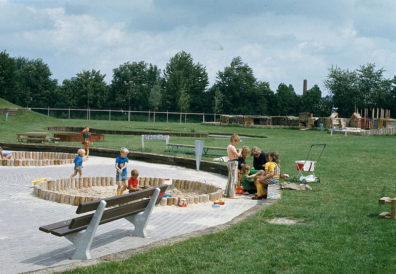 Boomers: Playing Outside Until the Streetlights Came On