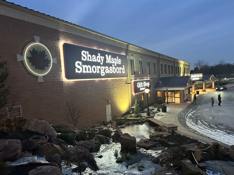 Shady Maple Smorgasbord – East Earl, PA