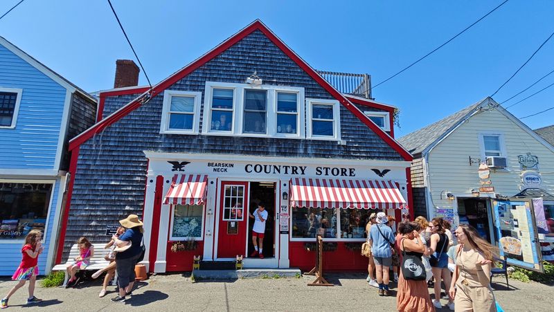 Bearskin Neck Stroll