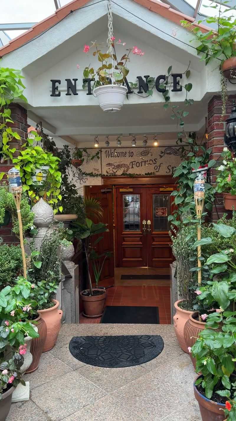 Reservations, Hours, and Practical Tips