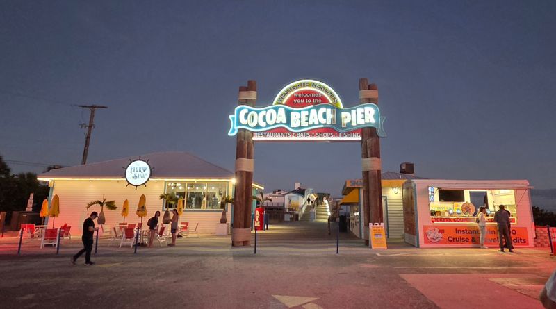 Pier 62 Oceanfront Restaurant & Bar – Cocoa Beach, Florida