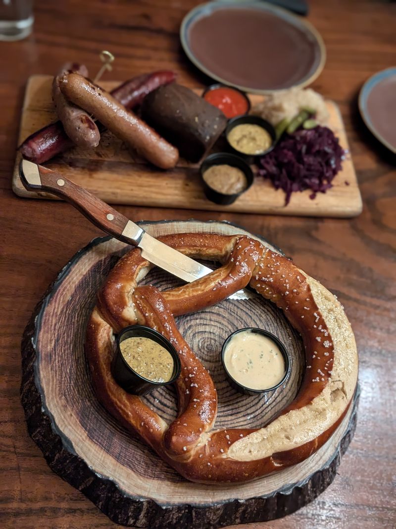 Bavarian Pretzel & Beer Cheese