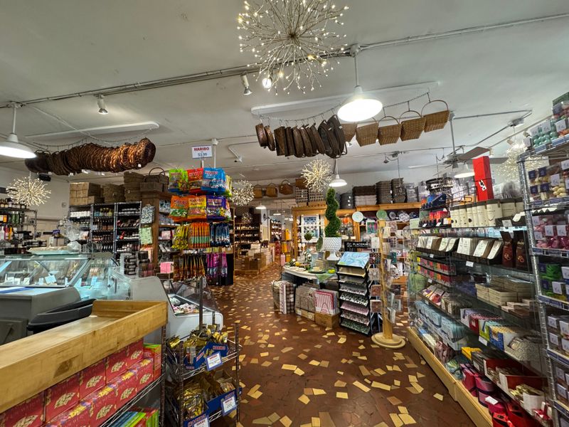 Kitchen Gifts And Cookware Corner