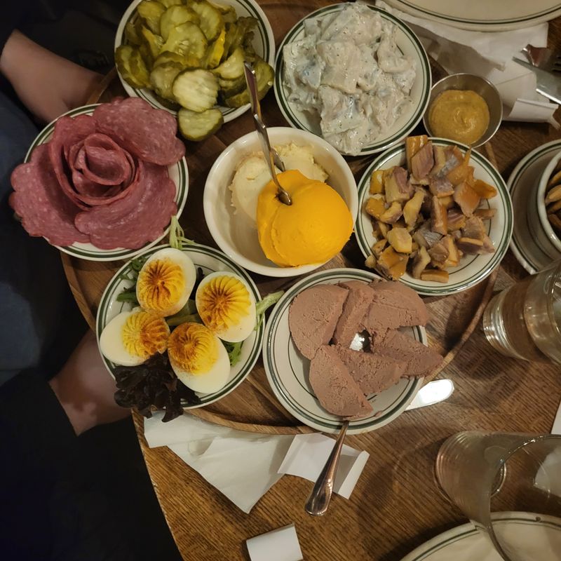 Weekend Brunch Vibes on Pinckney