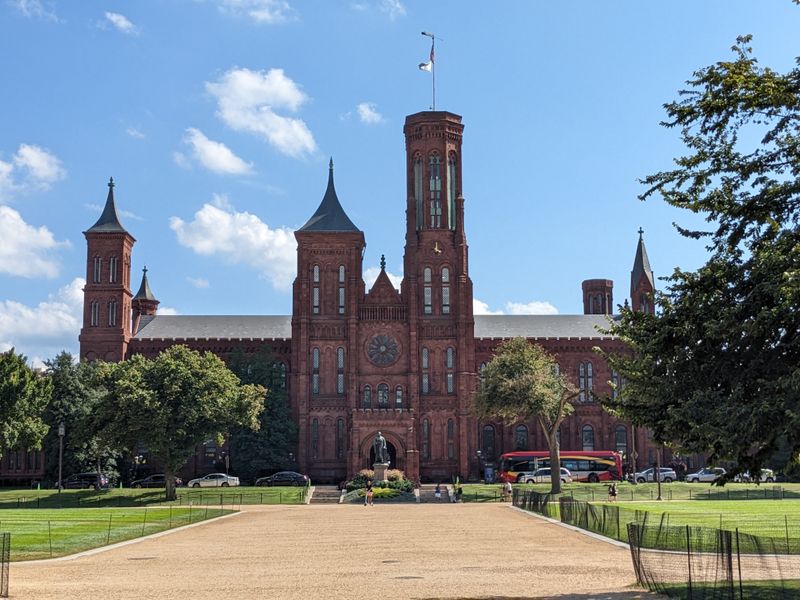 Smithsonian Castle (Washington, D.C., USA)