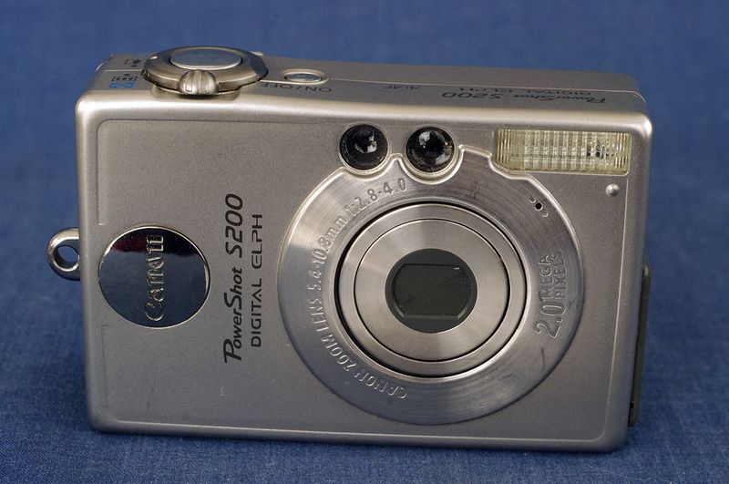 Dedicated Digital Cameras: Real Zoom, Real Photos, No 