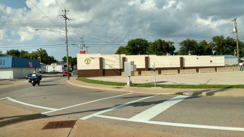 Hole In the Wall – Pekin