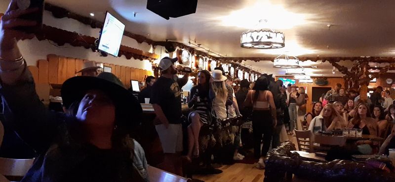 Weekend Vibes and Nightlife Rhythm