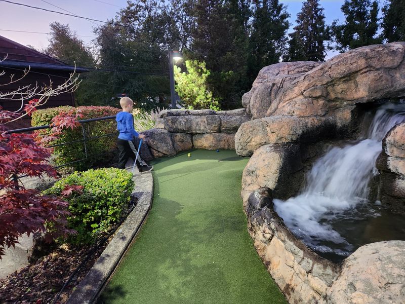 Kid-Friendly Mini-Golf And Dinner Combo